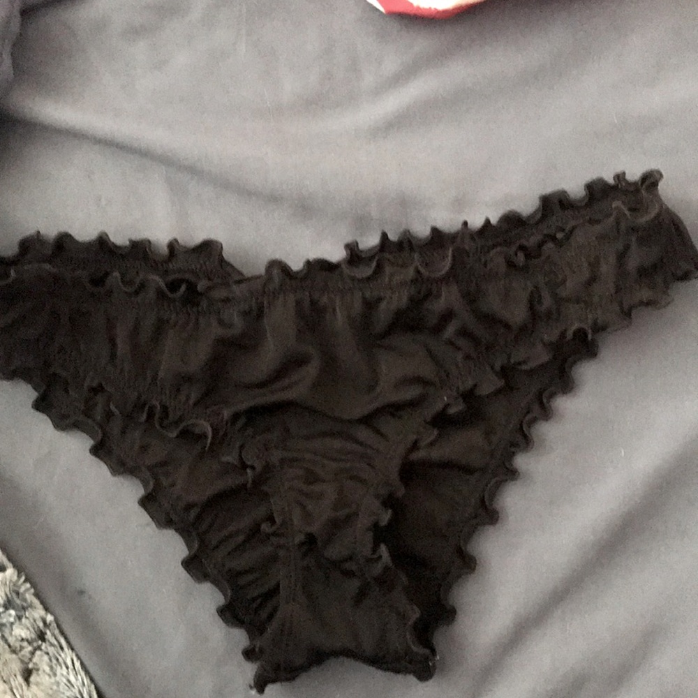 Small Scrunchy black bikini bottoms